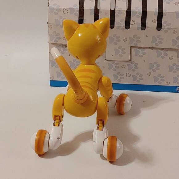 Zoomer Kitty Orange Tabby Cat Carrier Cat Charging Cable Manual Ball Toy Tail - Picture 10 of 14